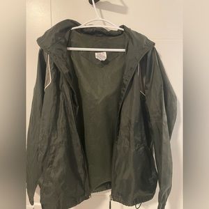 Green medium r&r windbreaker/rain jacket in great condition
